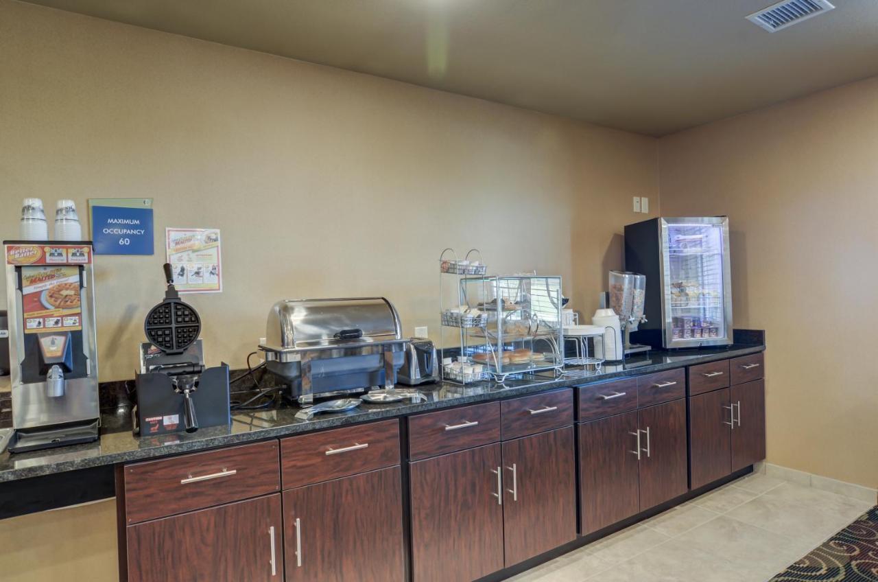 Cobblestone Inn & Suites-Kersey المظهر الخارجي الصورة
